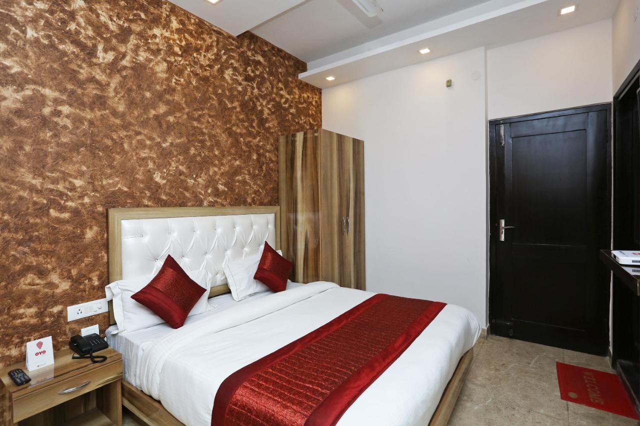 Oyo 12673 The Diplomat Inn Delhi  Exterior photo